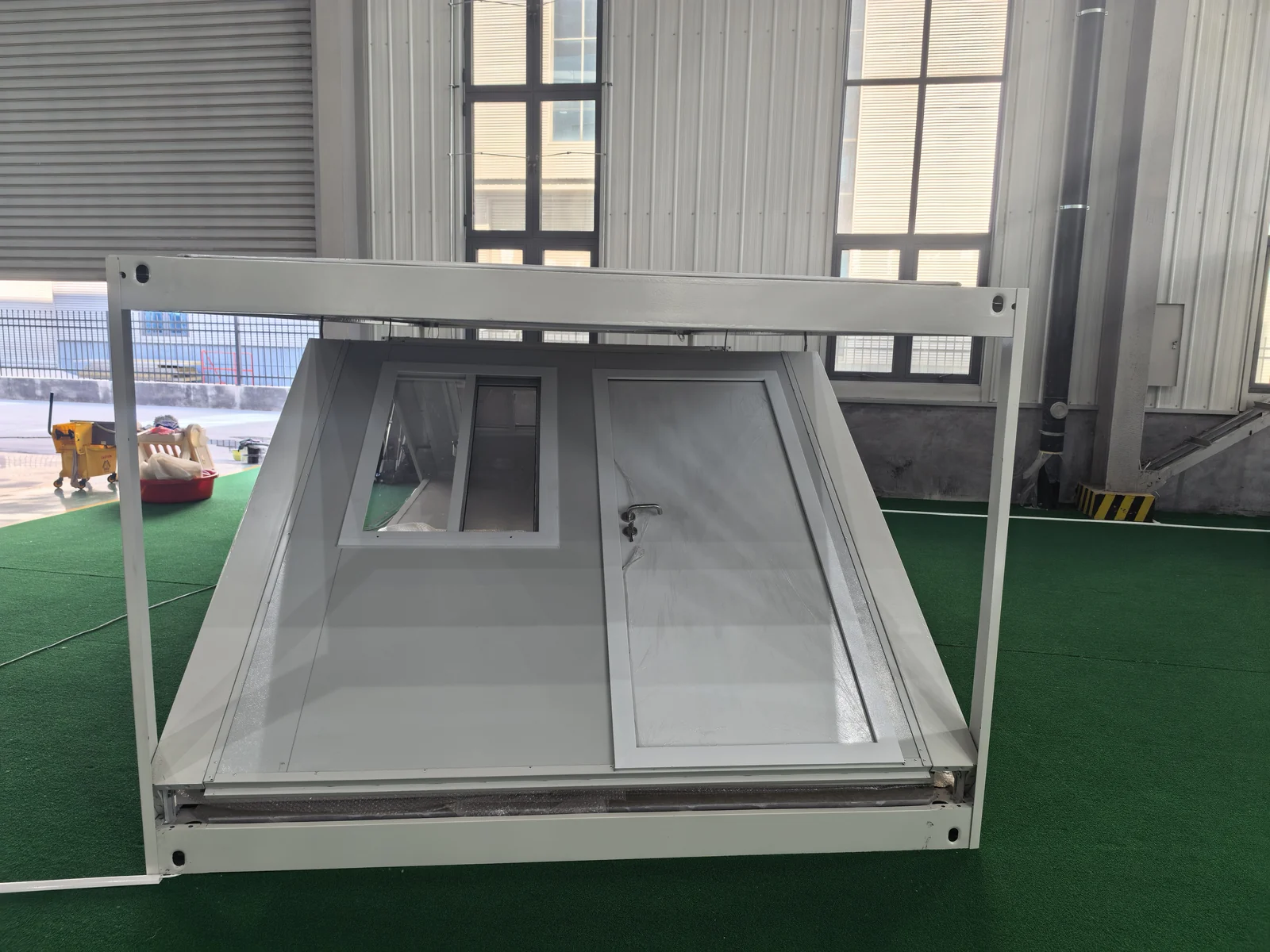 Front view of a folding structure demonstration